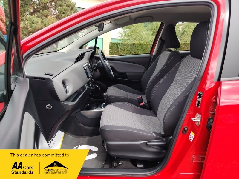 Toyota Yaris 1.5 Vvt-h Active Hatchback Hybrid E-cvt Grey #37