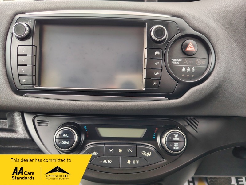 Toyota Yaris 1.5 Vvt-h Active Hatchback Hybrid E-cvt Grey #32