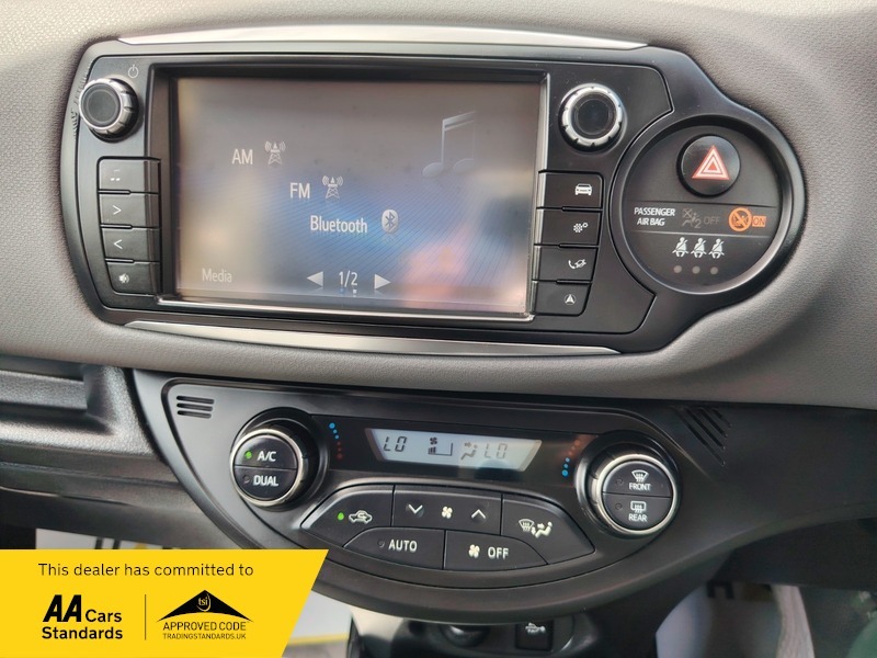 Toyota Yaris 1.5 Vvt-h Active Hatchback Hybrid E-cvt Grey #30