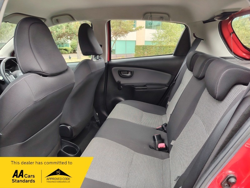 Toyota Yaris 1.5 Vvt-h Active Hatchback Hybrid E-cvt Grey #38