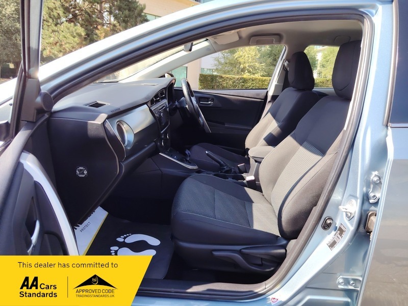 Toyota Auris 1.6 V-matic Sport Euro 5 White #39