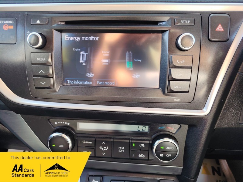 Toyota Auris 1.6 V-matic Sport Euro 5 White #33
