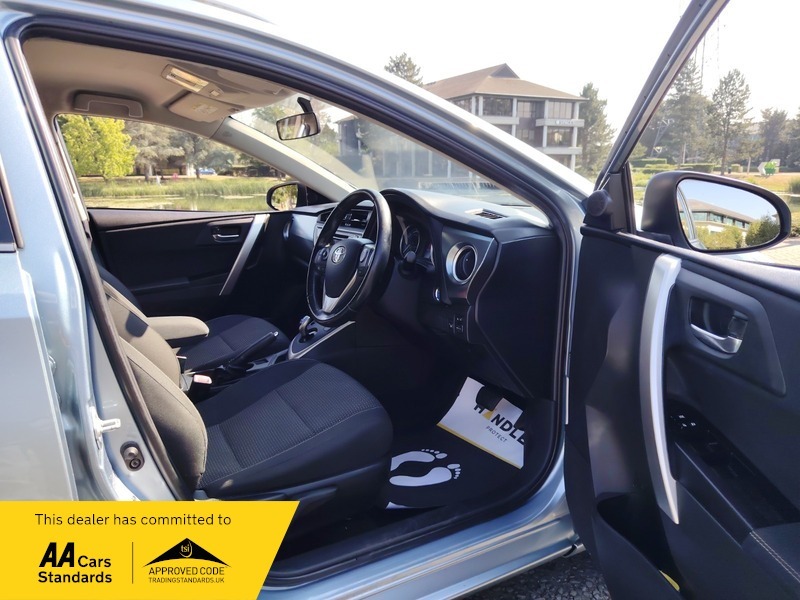 Toyota Auris 1.6 V-matic Sport Euro 5 White #24