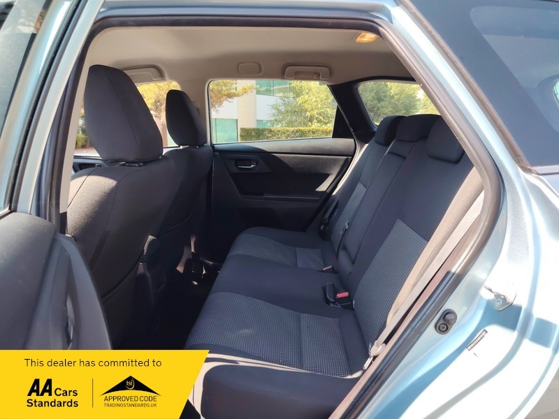 Toyota Auris 1.6 V-matic Sport Euro 5 White #41