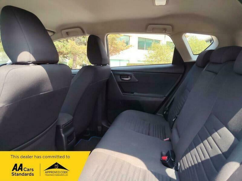 Toyota Auris Hybrid 1.8 Vvt-i Hsd Business Edition 5-Dr Red #39