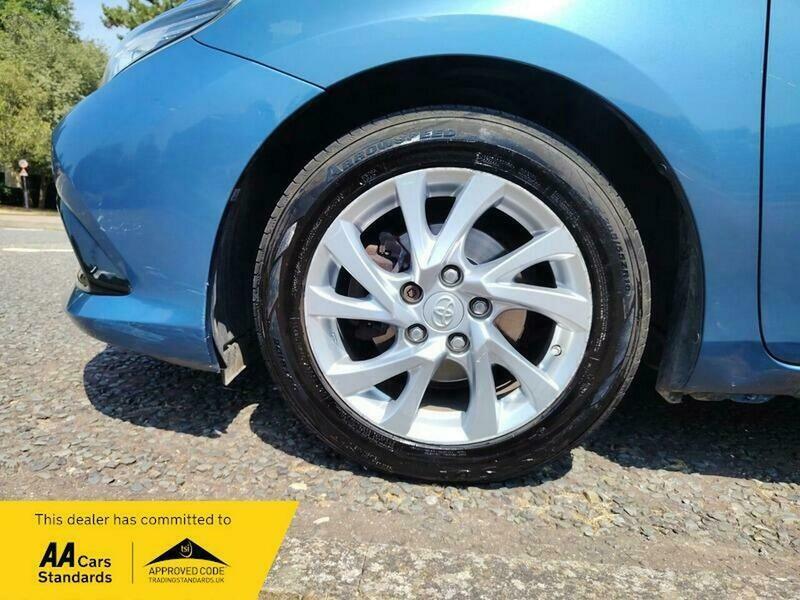 Toyota Auris Hybrid 1.8 Vvt-i Hsd Business Edition 5-Dr Red #17