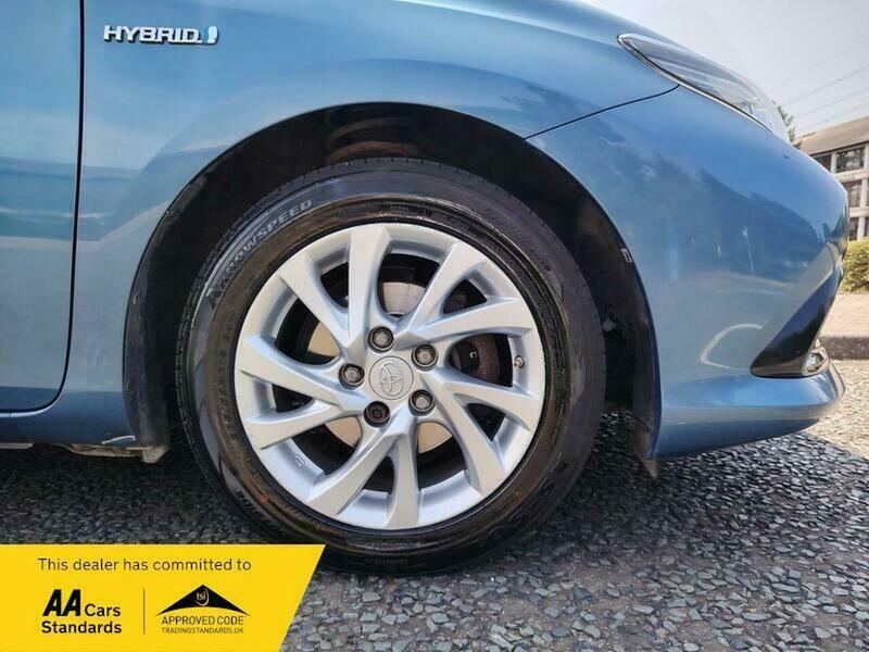 Toyota Auris Hybrid 1.8 Vvt-i Hsd Business Edition 5-Dr Red #16