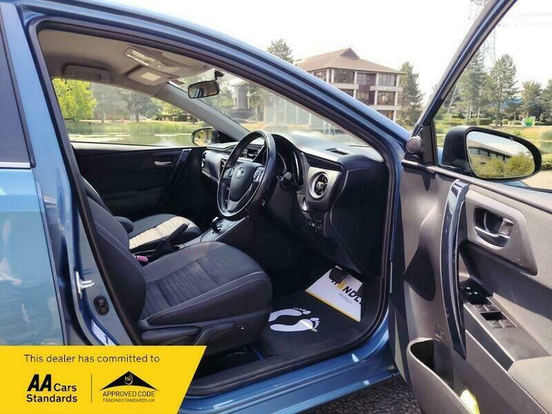 Toyota Auris Hybrid 1.8 Vvt-i Hsd Business Edition 5-Dr Red #22