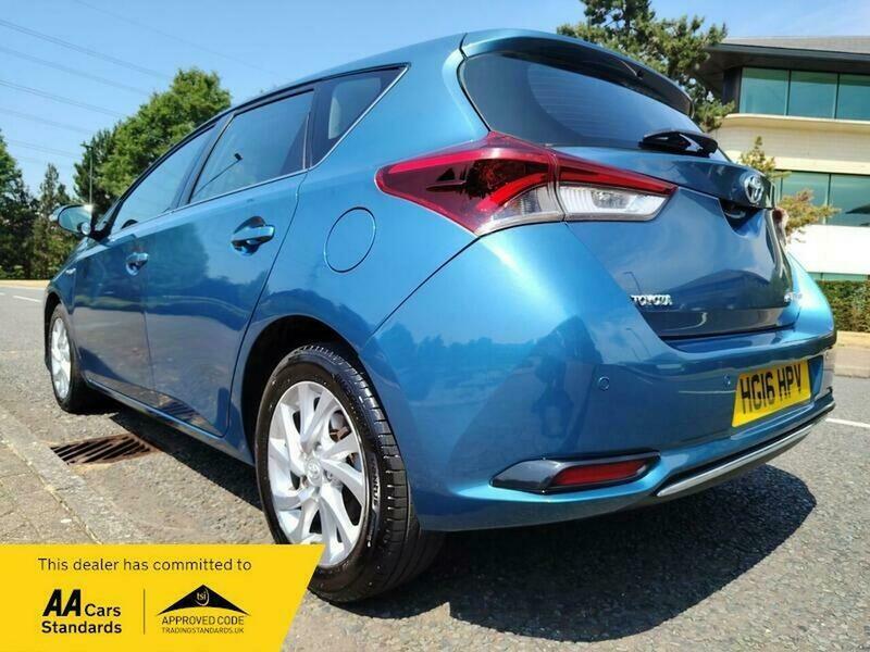 Toyota Auris Hybrid 1.8 Vvt-i Hsd Business Edition 5-Dr Red #20