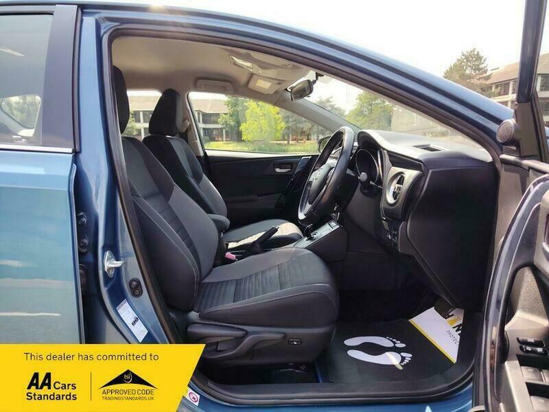 Toyota Auris Hybrid 1.8 Vvt-i Hsd Business Edition 5-Dr Red #26