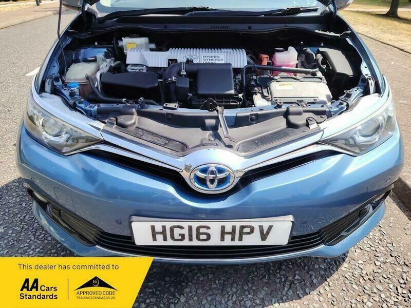 Toyota Auris Hybrid 1.8 Vvt-i Hsd Business Edition 5-Dr Red #42