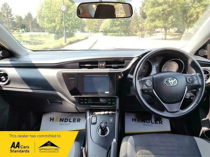 Toyota Auris Hybrid 1.8 Vvt-i Hsd Business Edition 5-Dr Red #28