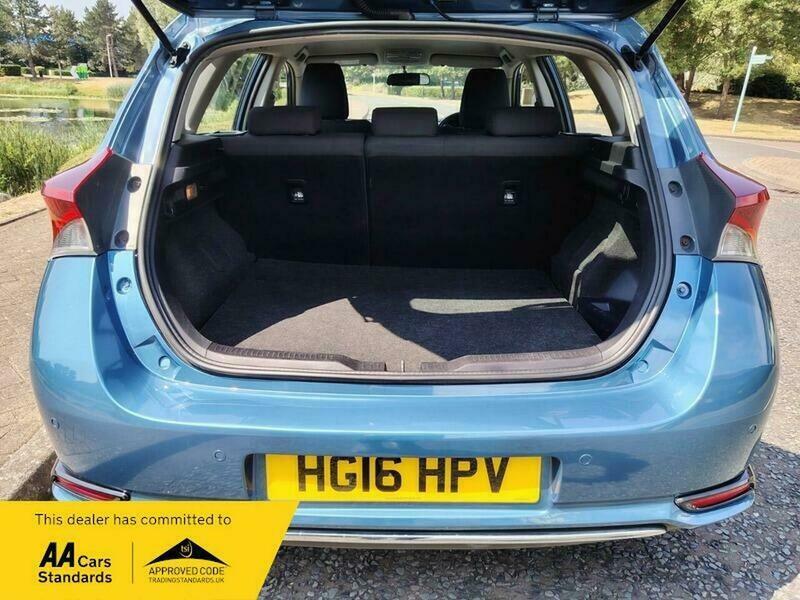 Toyota Auris Hybrid 1.8 Vvt-i Hsd Business Edition 5-Dr Red #8