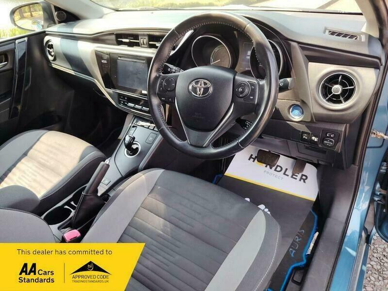 Toyota Auris Hybrid 1.8 Vvt-i Hsd Business Edition 5-Dr Red #25