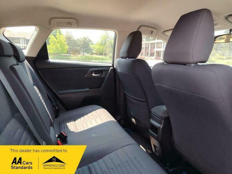 Toyota Auris Hybrid 1.8 Vvt-i Hsd Business Edition 5-Dr Red #27
