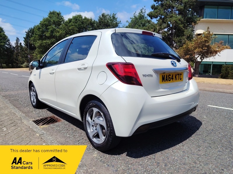 Toyota Yaris 1.5 Vvt-h Icon Hatchback White #5