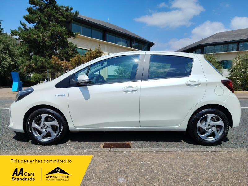 Toyota Yaris 1.5 Vvt-h Icon Hatchback White #4