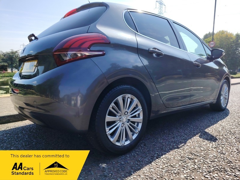Peugeot 208 Tech Edition White #20