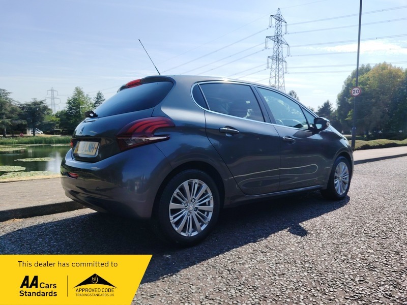 Peugeot 208 Tech Edition White #11