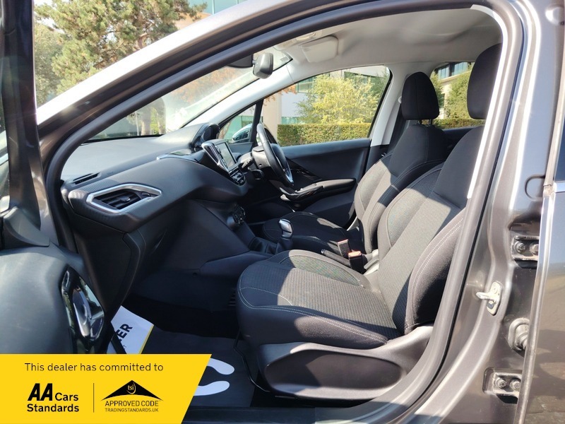 Peugeot 208 Tech Edition White #31