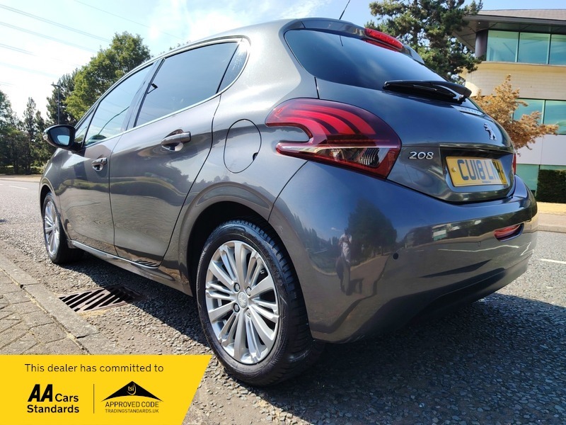 Peugeot 208 Tech Edition White #19