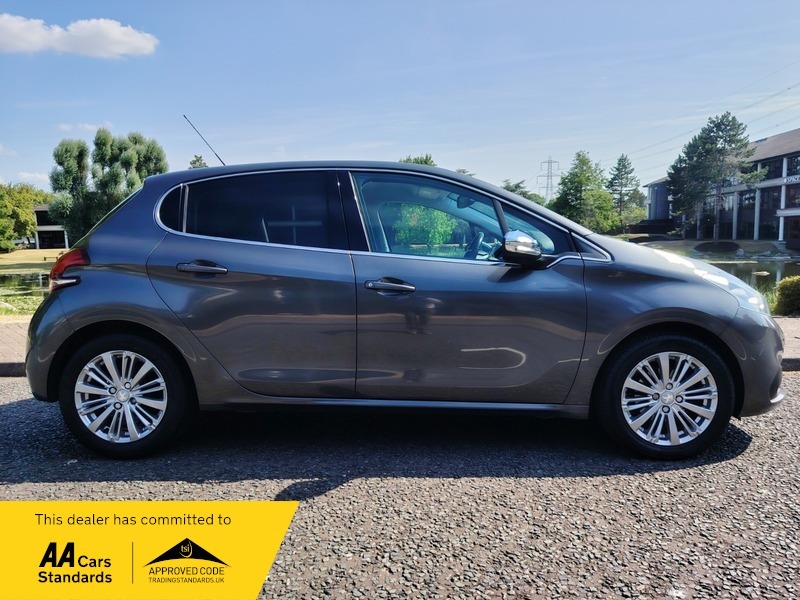Peugeot 208 Tech Edition White #12