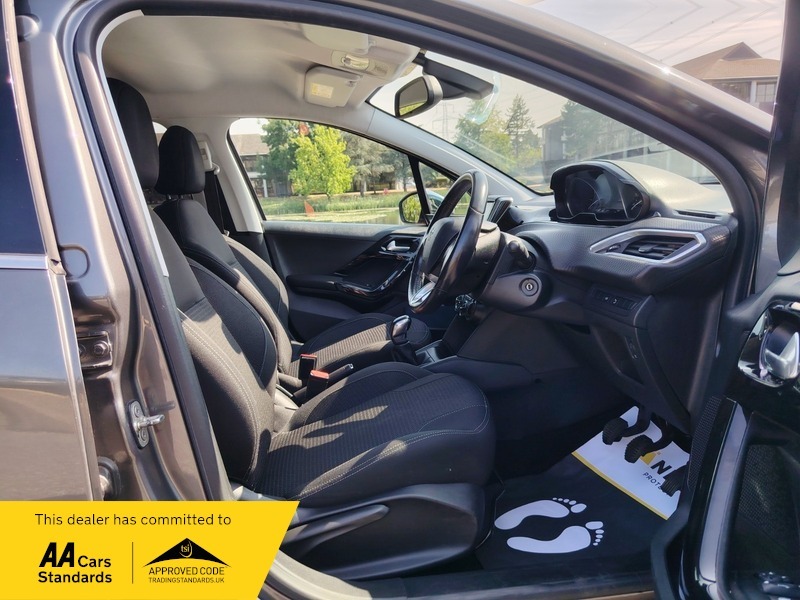 Peugeot 208 Tech Edition White #23
