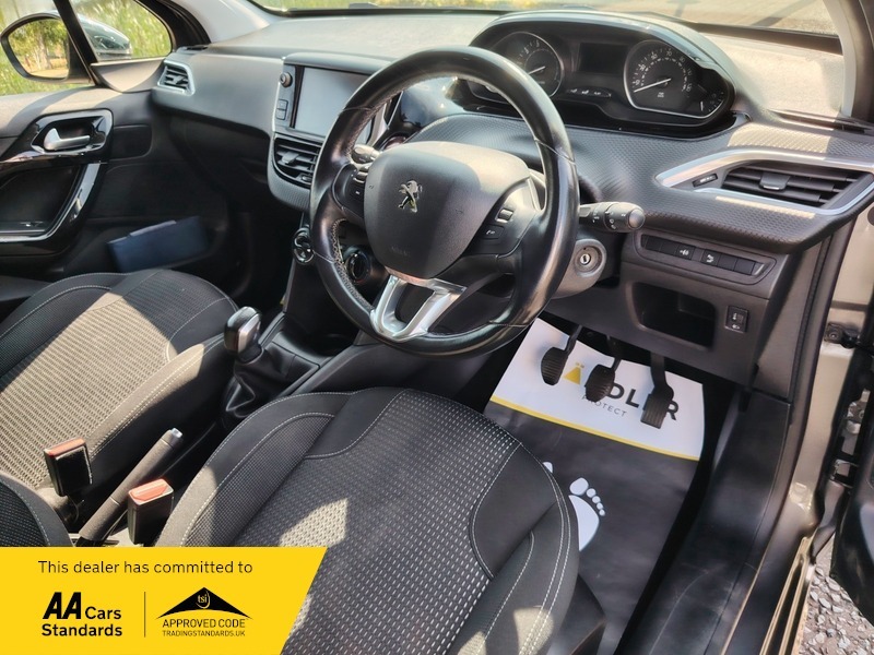 Peugeot 208 Tech Edition White #22