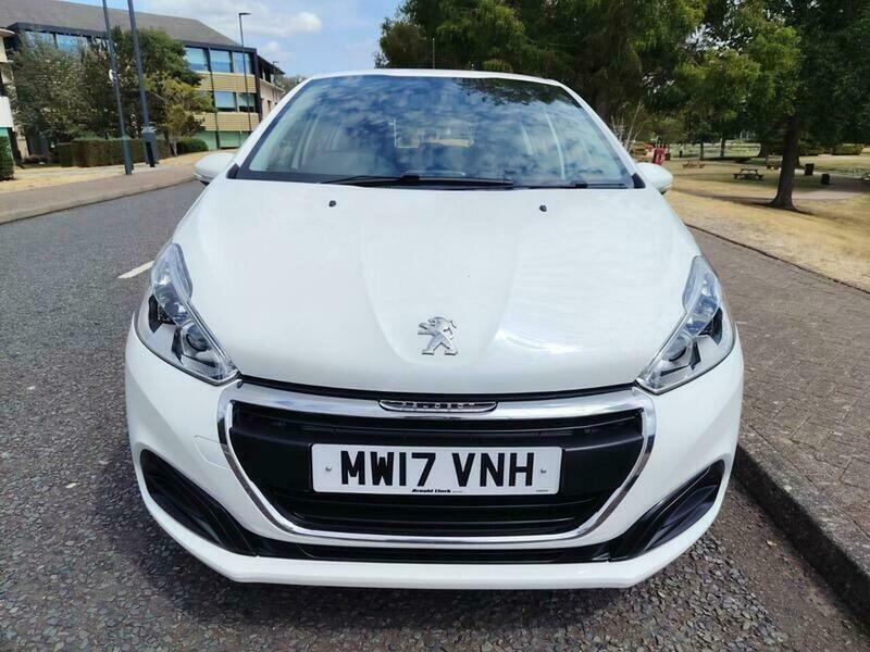 Peugeot 208 1.2 Puretech Active Hatchback White #2