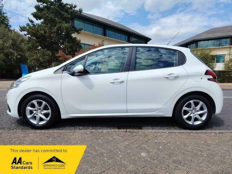 Peugeot 208 1.2 Puretech Active Hatchback White #4