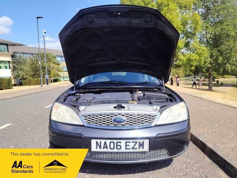 Ford Mondeo 2.0 Ghia X Red #36