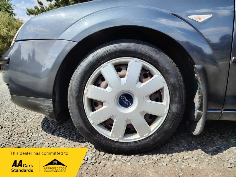 Ford Mondeo 2.0 Ghia X Red #16