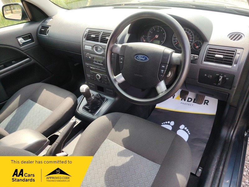 Ford Mondeo 2.0 Ghia X Red #22