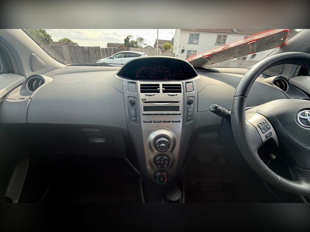 Toyota Yaris Hatchback Silver #14