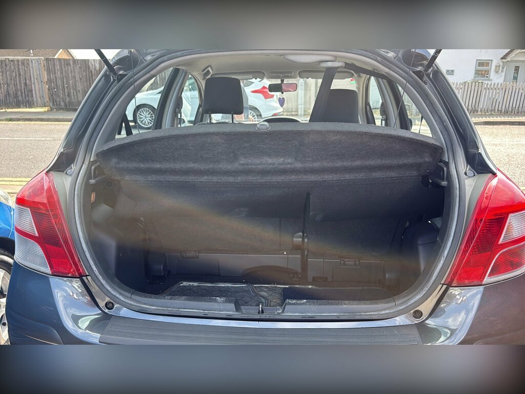 Toyota Yaris Hatchback Silver #17