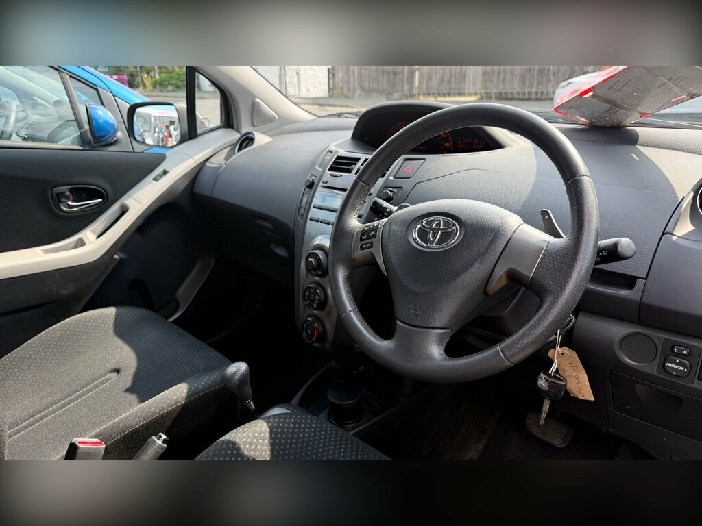 Toyota Yaris Hatchback Silver #7