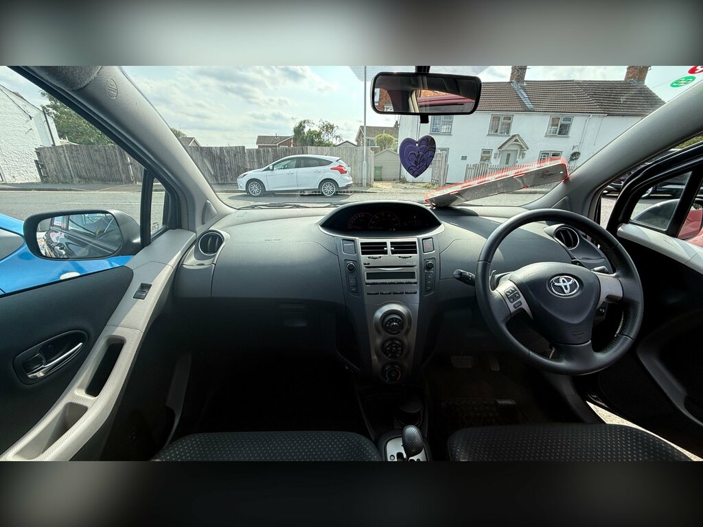 Toyota Yaris Hatchback Silver #16