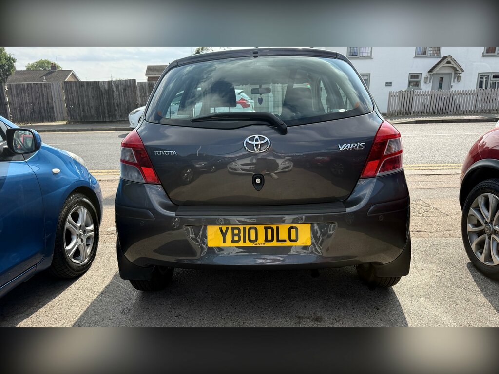 Toyota Yaris Hatchback Silver #4