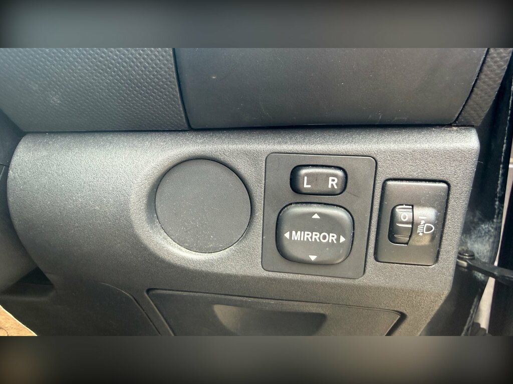 Toyota Yaris Hatchback Silver #9