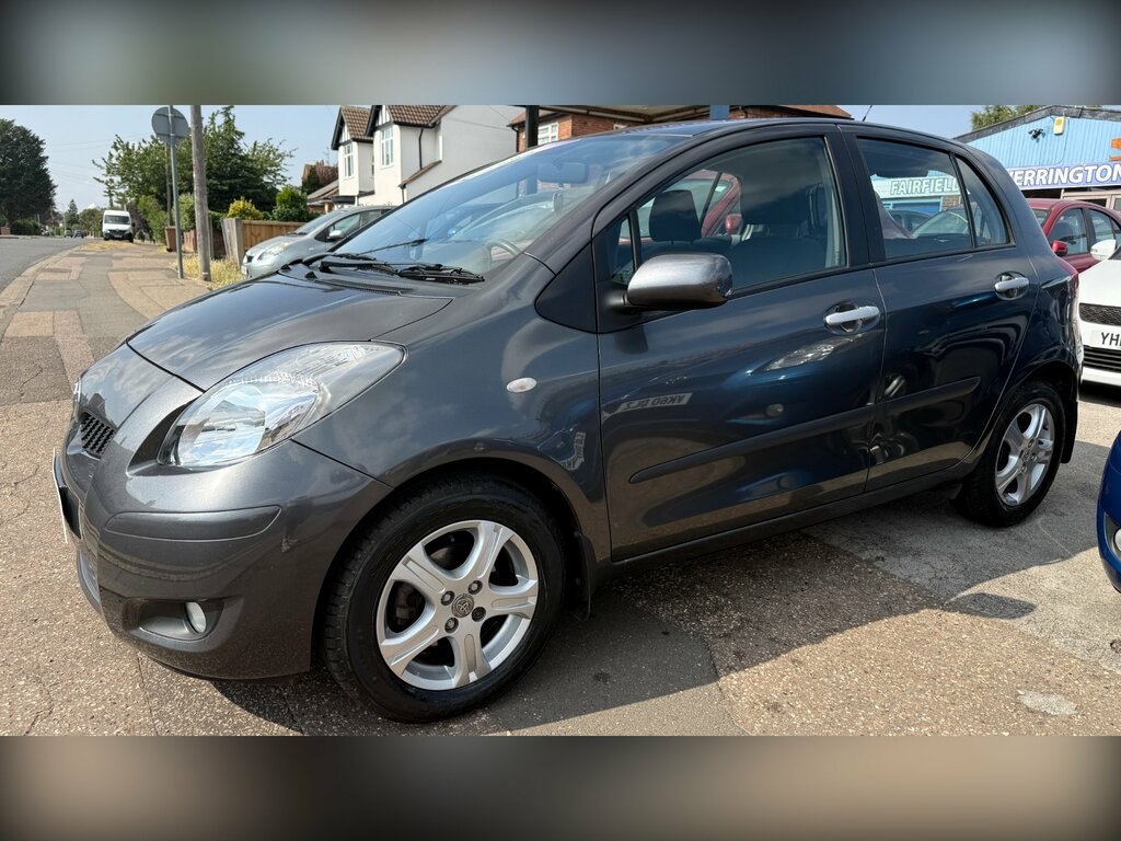 Toyota Yaris Hatchback Silver #3
