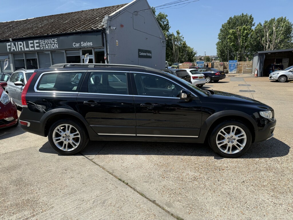 Volvo XC70 Estate 2.4 Se Lux D5 Awd 215Hp 2014 Black #3