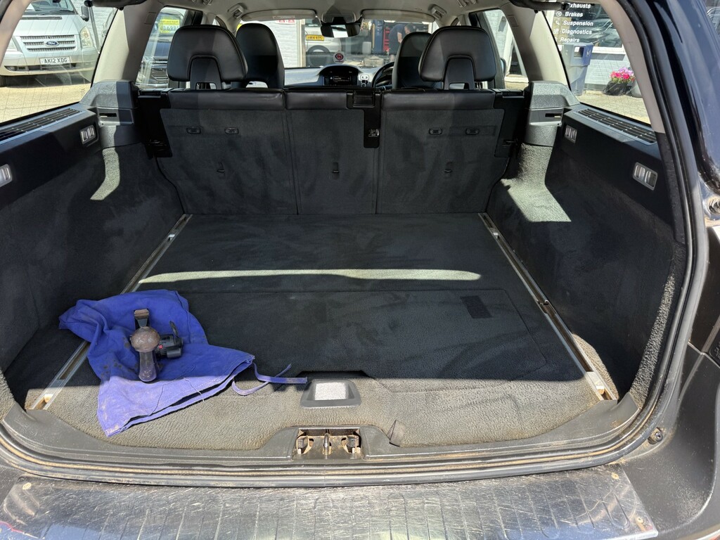 Volvo XC70 Estate 2.4 Se Lux D5 Awd 215Hp 2014 Black #6