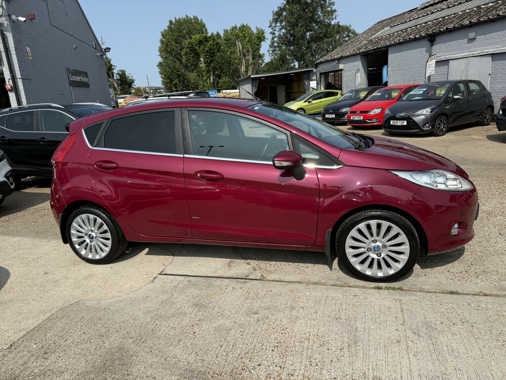 Ford Fiesta Hatchback 1.4 Titanium 2009 Red #3