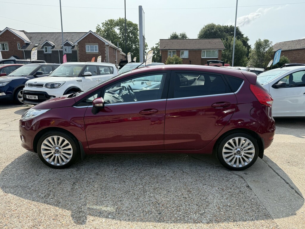 Ford Fiesta Hatchback 1.4 Titanium 2009 Red #4