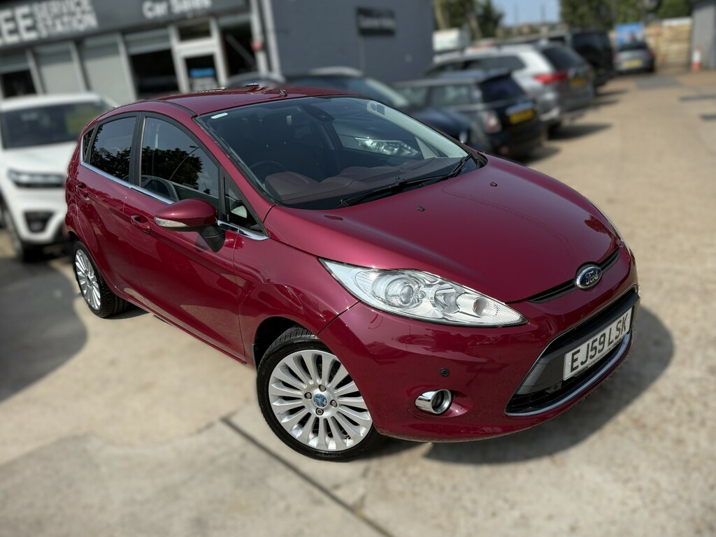 Ford Fiesta Hatchback 1.4 Titanium 2009 Red