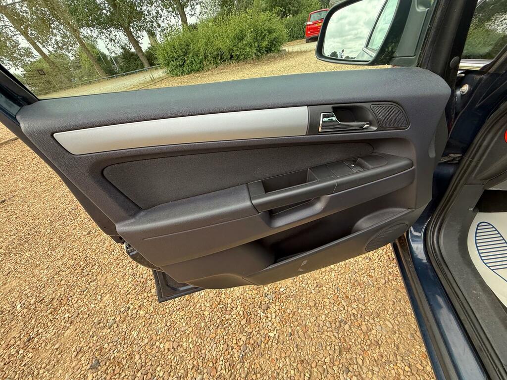 Vauxhall Zafira 1.6 16V Exclusiv Mpv Euro 5 115 Silver #21