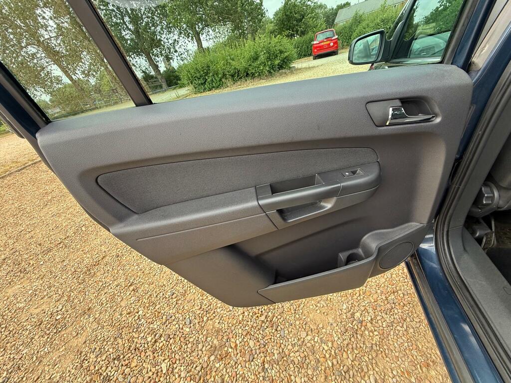 Vauxhall Zafira 1.6 16V Exclusiv Mpv Euro 5 115 Silver #25