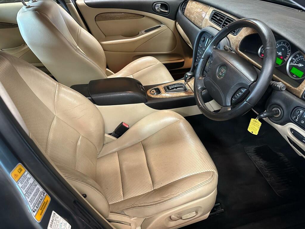 Jaguar S-Type Saloon 2.5 Red #9