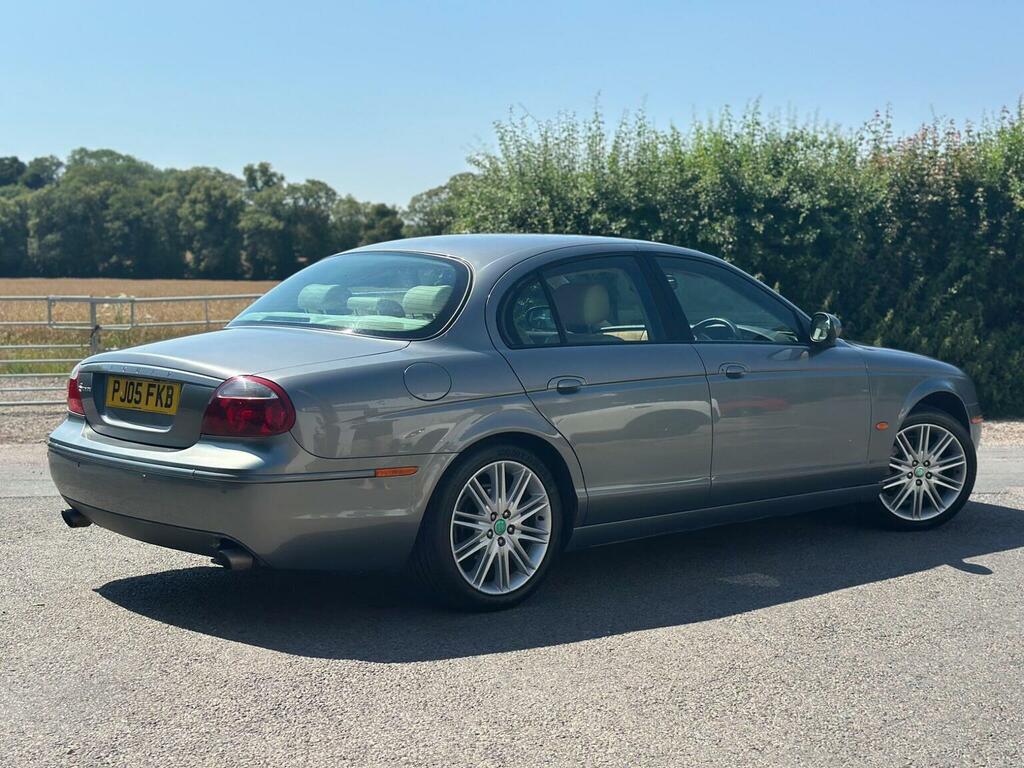 Jaguar S-Type Saloon 2.5 Red #19
