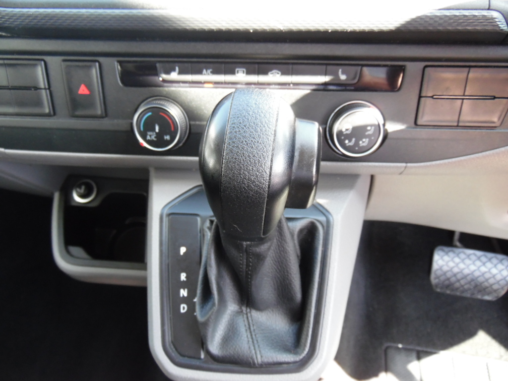 Volkswagen Transporter Shuttle Se Swb 150 Ps 2.0 Tdi 7Sp Dsg Grey #23